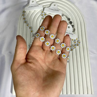 گردنبند گل بابونه نقره ای