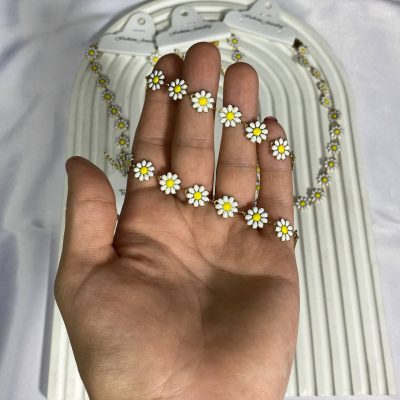 گردنبند گل بابونه طلایی