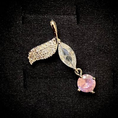پلاک نگین دار دم وال نقره ای و صورتی سوارسکی کد 124