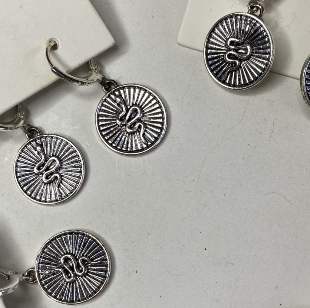 گوشواره حلقه ای طرح مار