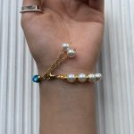 دستبند مرواریدی گوی و سنگ توپاز آبی آویز دار
