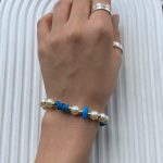 دستبند مرواریدی گوی و سنگ توپاز آبی آویز دار