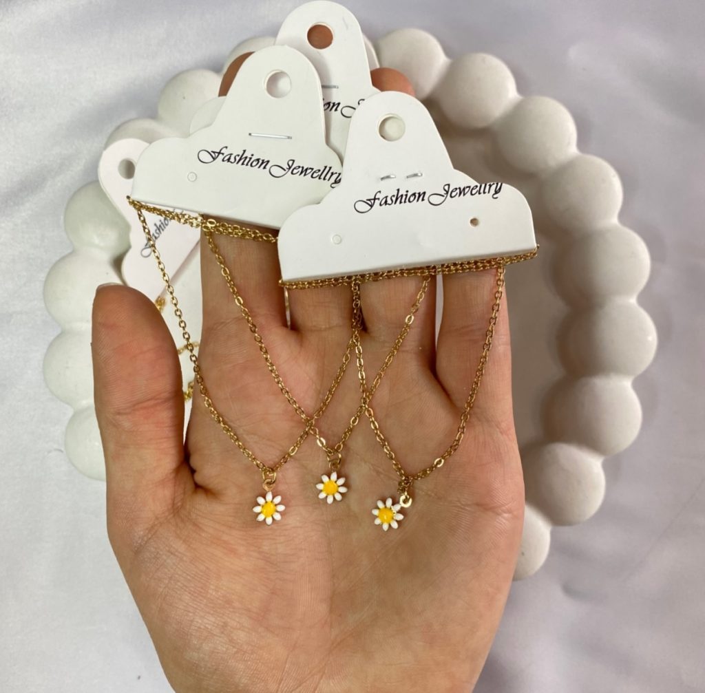 گردنبند گل بابونه