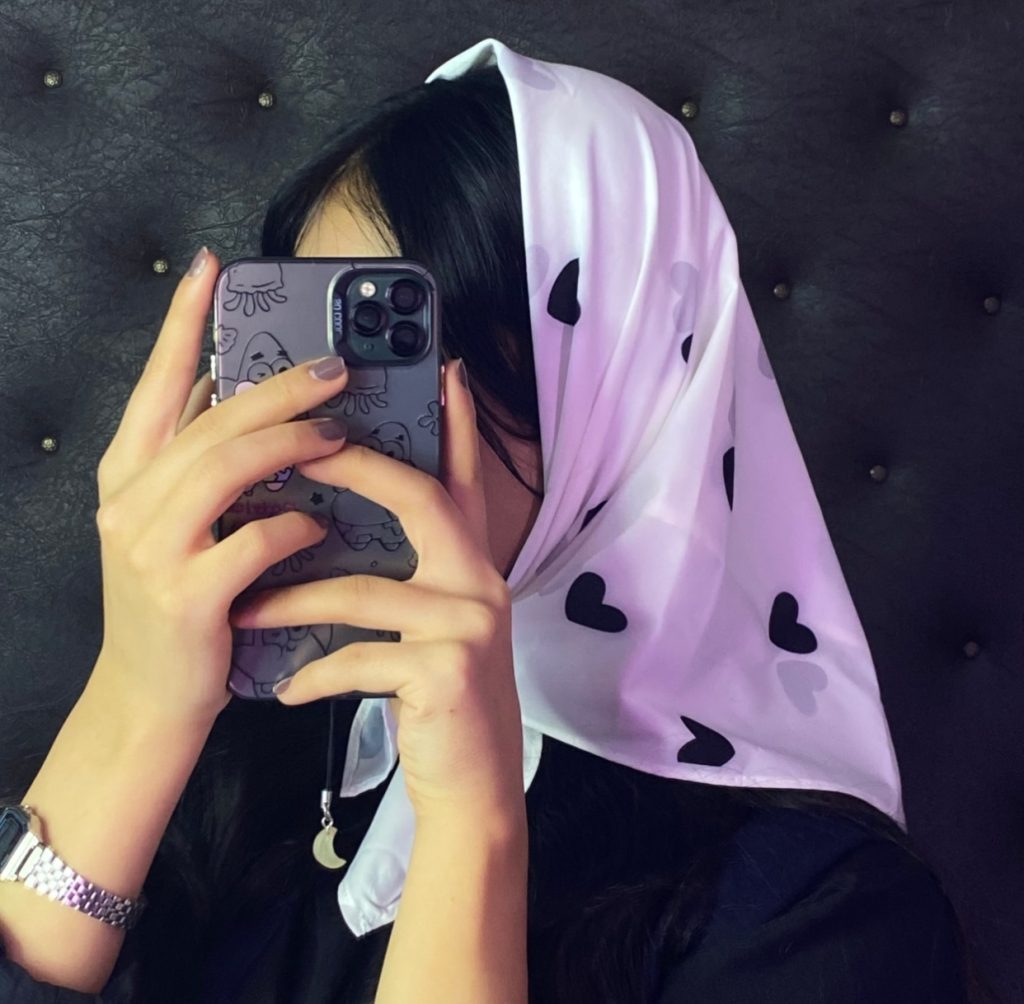 مینی اسکارف سفید قلب