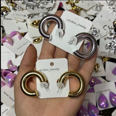 گوشواره نیم حلقه خط دار