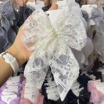 گیره مو پاپیونی گیپور وسط مروارید مشکی و سفید