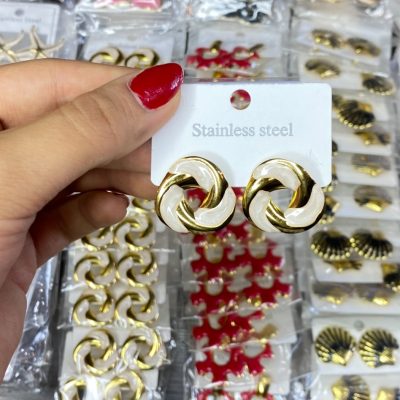 گوشواره میناکاری استیل رنگ سفید طلایی