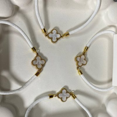 دستبند ونکلیف طنابی سفید