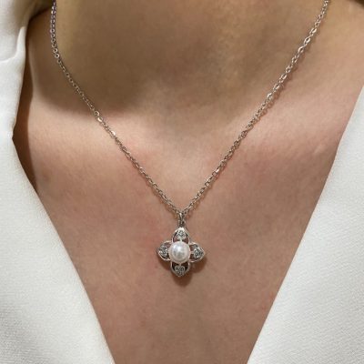 گردنبند گل چهار پر نگینی تک مروارید